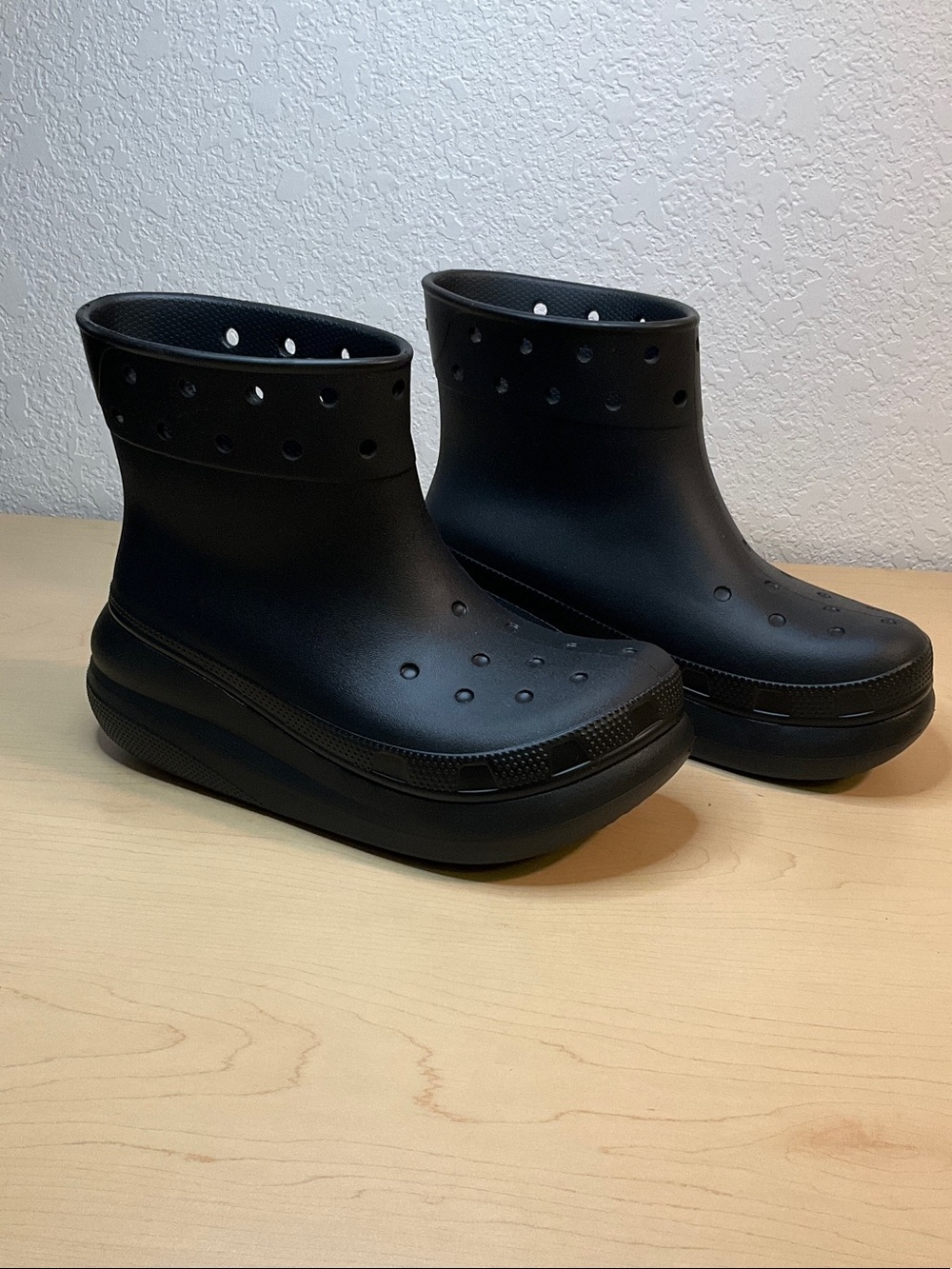 Crocs Black Ankle Boots Men’s 8 Women’s 10